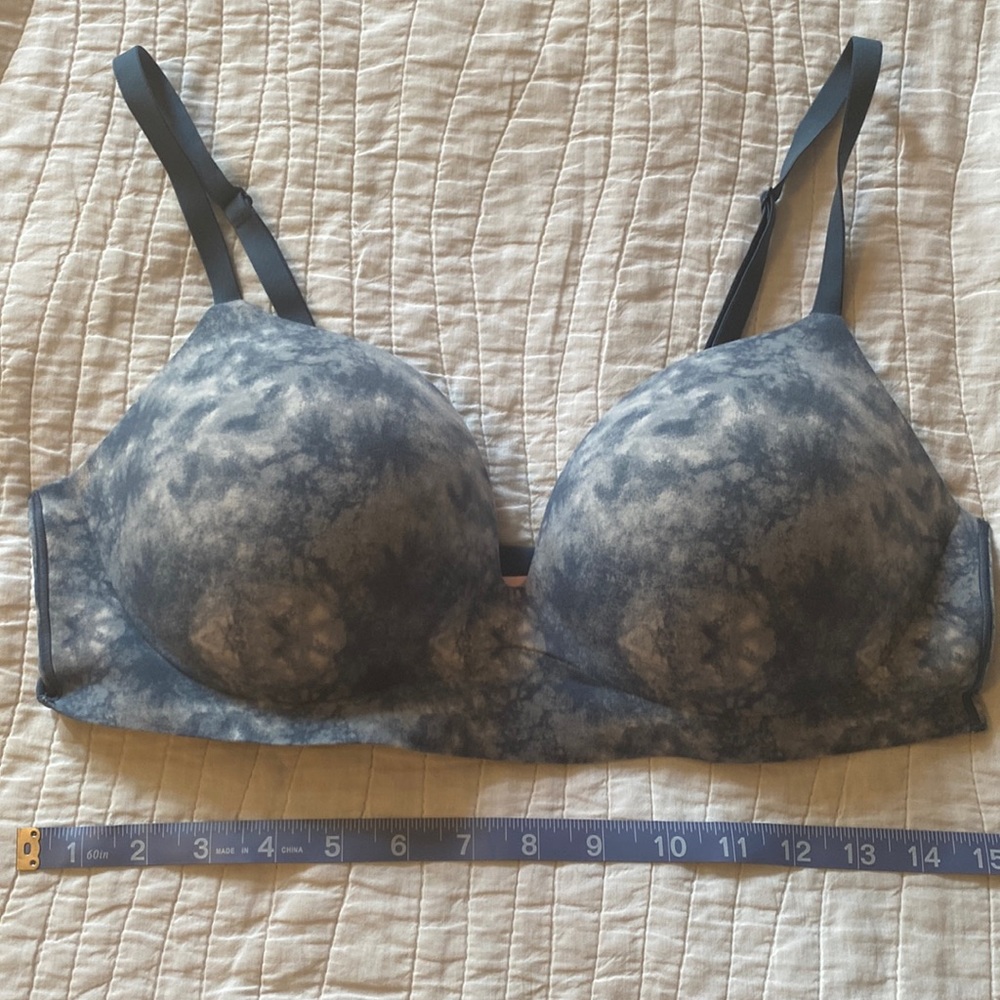 Incredible by Victoria’s Secret padded no-wire bra size 38C
